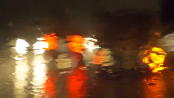 Regenachtige Nacht Steden Verkeer Voorzichtigheid Auto Rijden Bij Regenachtige Nacht — Stockvideo