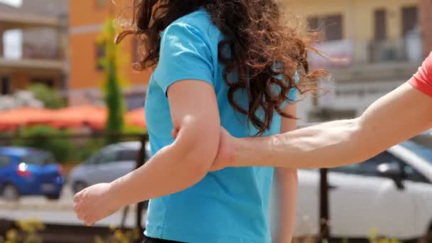 1,953 vídeos de Pareja joven discutiendo, metraje de Pareja joven discutiendo sin royalties | Depositphotos 1,953 vídeos de Pareja joven discutiendo, metraje de Pareja joven discutiendo sin royalties | Depositphotos