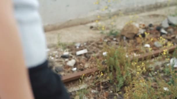 Χωρισμός Χωρισμός Νεαρό Ζευγάρι Που Τσακώνεται Στο Δρόμο — Αρχείο Βίντεο