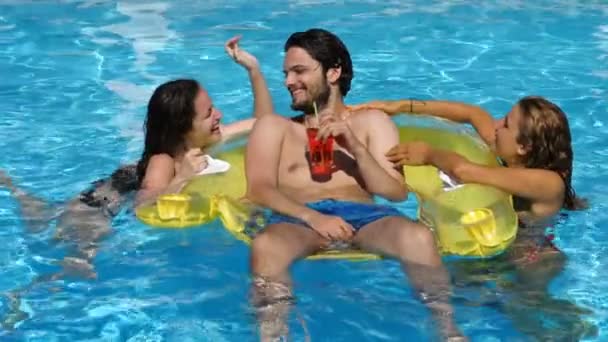 Summer Relax Portrait Young Man Inflatable Pool Drink His Friends — Stock Video