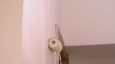 İşçi el boyama duvarı
