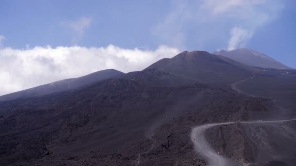 Sugestivní Pohled Etnu Kouřem Vycházejícím Kráteru Sopky — Stock video