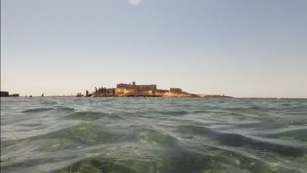 Прекрасний Острів Струмків Який Видно Підводного Пострілу — стокове відео