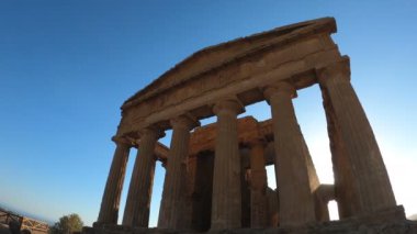 Günbatımında uyum tapınağı. Güneşin yansıyan ışığında, tapınaklar vadisinde, ziraat vadisinde, Sicilya 'da