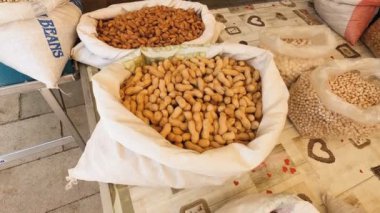 Aperatif, aperatif, atıştırmalık.