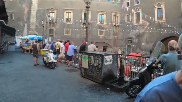 Tradiční Catania Rybí Trh Lidmi Přeplněné Před Stánky Sicílie Srpen — Stock video