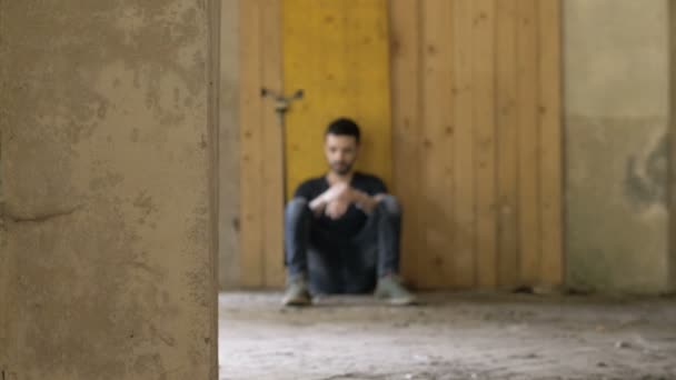 Apatía Depresión Pensativo Triste Hombre Abandonado Mismo — Vídeos de Stock