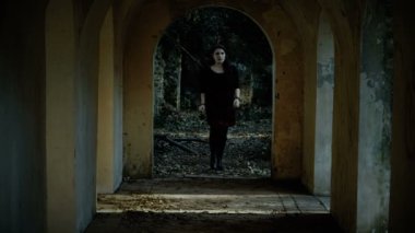 Kadınlara şiddet - parkta yalnız bir kadın iki erkek tarafından saldırıya uğradı