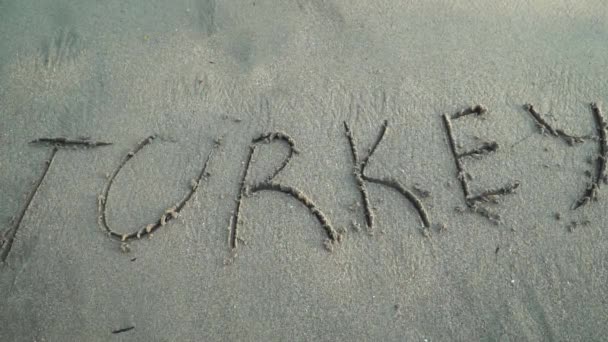 Palabra Turquía en la playa de arena — Vídeo de stock