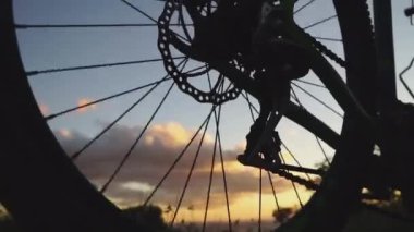 İplik bisiklet tekerleği günbatımı