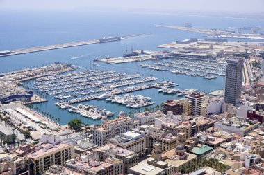 İspanya 'daki Alicante limanının havadan görüntüsü