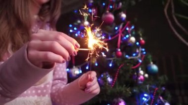  Yılbaşı dekor, Noel ağacı, Noel oyuncaklar, kız ışık mumlar