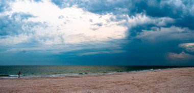 Deniz ve gökyüzü manzarası