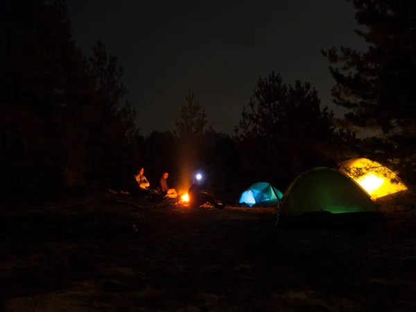 Namiot Kempingowy Światłami Wzgórzu — Zdjęcie stockowe