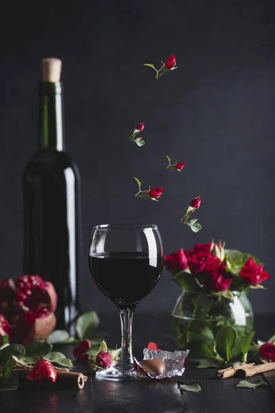 Vinho Tinto Num Copo Noite Romântica Com Copo Vinho Para — Fotografia de Stock