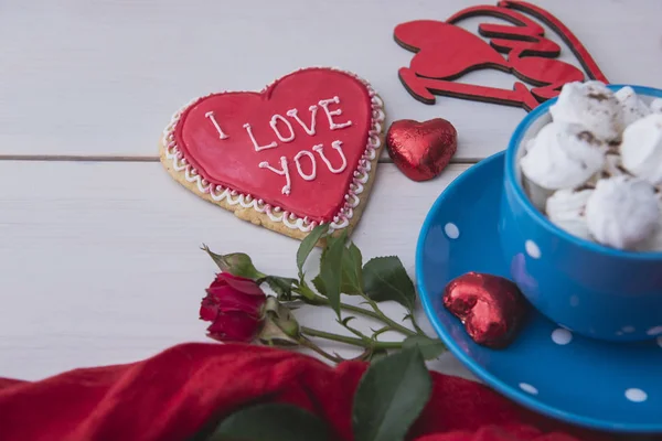Romantic Breakfast Valentine Day Blue Cup Hot Beverage Biscuits Red — Stock Photo, Image