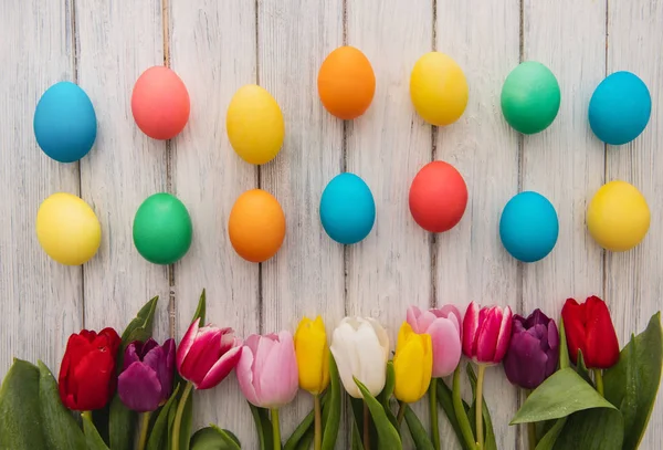 Colorful Easter Eggs Spring Tulips Wooden Texture Background White Wood — Stock Photo, Image