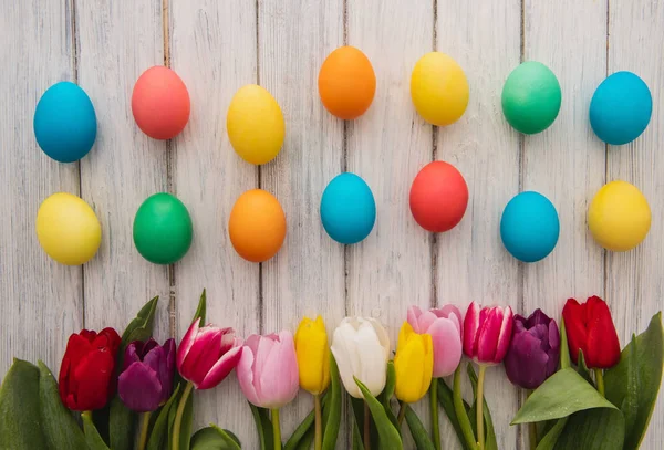 Colorful Easter Eggs Spring Tulips Wooden Texture Background White Wood — Stock Photo, Image