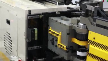 Otomatik mekanik hareketi olan yüksek teknoloji endüstriyel makineler.