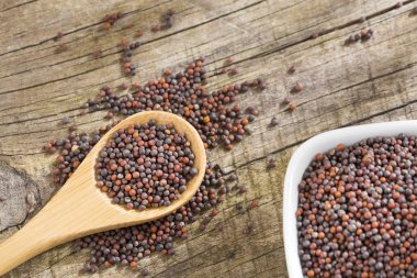 Organik siyah hardal taneleri