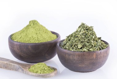 Moringa oleiferanın birçok faydası, vitaminleri, mineralleri ve vücut için birden fazla tıbbi özelliği vardır.