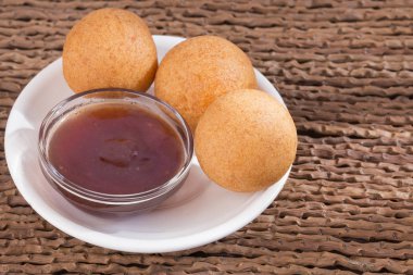 Geleneksel Kolombiya bunuelos (derin kızarmış peynir ekmek)