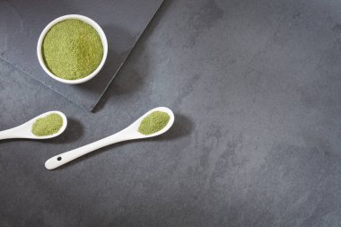 Moringa tozu - Moringa oleifera. Üstte görüntü