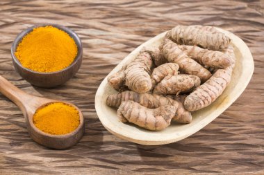 Kökleri ve organik zerdeçal tozu - Curcuma longa