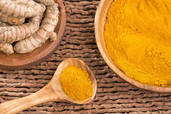 Zerdeçal tozu ve taze zerdeçal - Curcuma longa