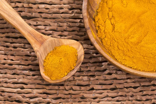 Alternatif Tıp - Curcuma longa kullanılan zerdeçal baharat