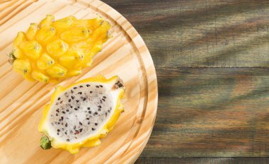 Sarı pitaya Kolombiya'da büyüdü ve içinde belgili tanımlık çarşı Ocak-Mart ve Haziran-Eylül bulunur