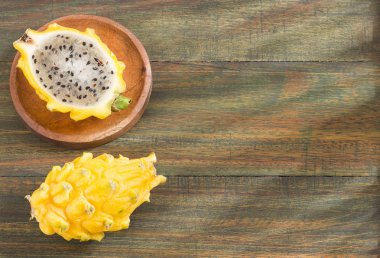 Sarı pitaya Kolombiya'da büyüdü ve içinde belgili tanımlık çarşı Ocak-Mart ve Haziran-Eylül bulunur