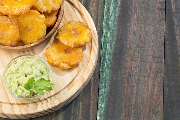 Patacon, toston, tachino, kızarmış veya kıyılmış dayalı bir yemek kızarmış yeşil muz, bazı ülkeler Latin Amerika ve Karayipler mutfak geleneksel parçalarını düzleştirilir