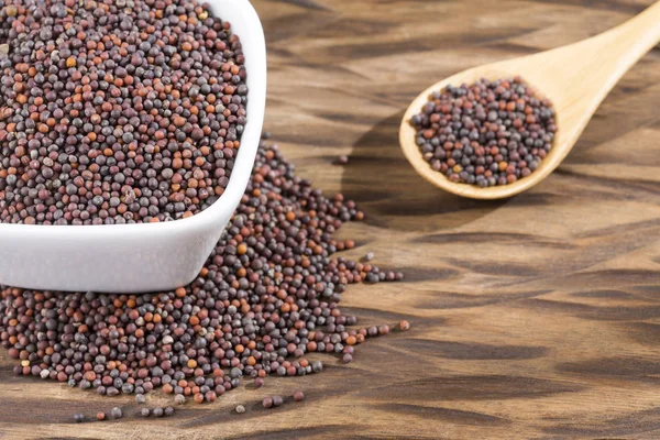 siyah hardal tohumu bir kâse yakın çekim