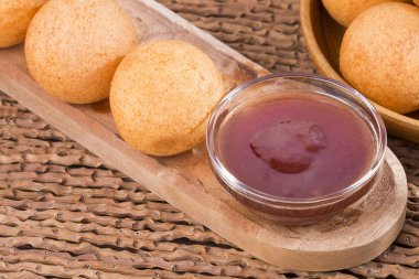 Geleneksel Kolombiya Bunuelosu - Kızarmış Peynirli Ekmek