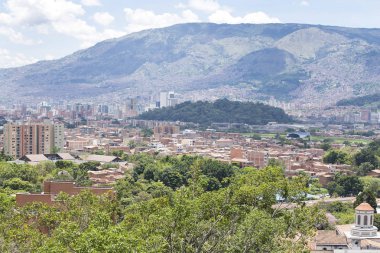Medellin, Antioquia / Kolombiya - 25 Ağustos 2018. Medellin şehri genel bakış. Medellin Kolombiya, sermaye Antioquia Anabilim Dalı iline.