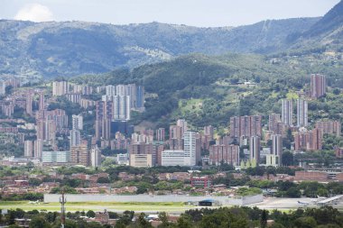 Medellin, Antioquia / Kolombiya - 25 Ağustos 2018. Medellin şehri genel bakış. Medellin Kolombiya, sermaye Antioquia Anabilim Dalı iline.