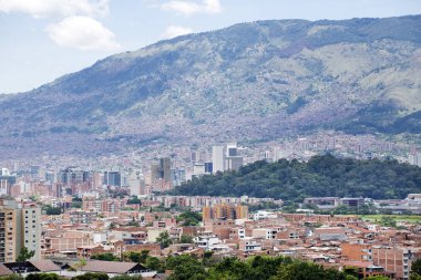 Medellin, Antioquia / Kolombiya - 25 Ağustos 2018. Medellin şehri genel bakış. Medellin Kolombiya, sermaye Antioquia Anabilim Dalı iline.