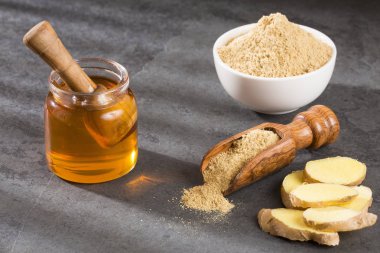 Taze kök zencefil ve bal - Zingiber officinale