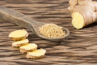 Zencefil taze zencefil kökü ve zemin baharat - Zingiber officinale