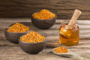 Arı bal ve polen taneleri