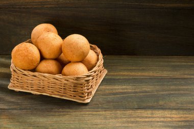 Bunuelos Kolombiyalı geleneksel gıda - derin kızarmış peynir ekmek