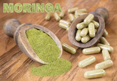 Kapsül ve moringa toz - Moringa oleifera.