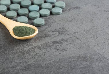 Spirulina tozu ve hapları - Spirulina