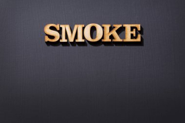 Ahşap harflerle - üstten görünüm duman kelimesini