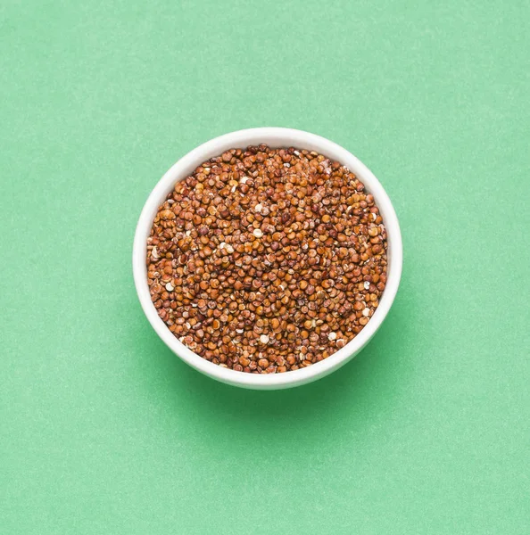 Czerwony Nasiona Quinoa Organicznych Chenopodium Quinoa Zielone Tło — Zdjęcie stockowe