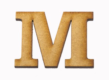M, beyaz arka plan üzerinde ahşap alfabe harf
