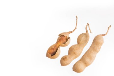 Demirhindi tropikal meyve - Tamarindus indica. Beyaz arka plan