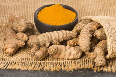 Alternatif Tıp - Curcuma longa kullanılan zerdeçal baharat
