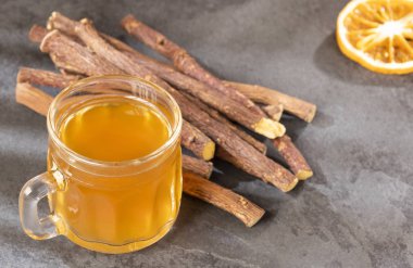 Meyan kökü çayı - Glycyrrhiza glabra. Üstten Görünüm